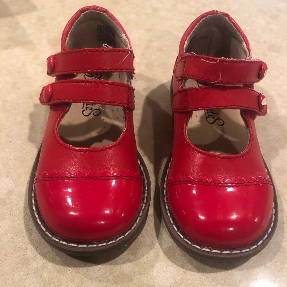 FootMates Mackenzie Red Patent.  Sz 5.5.